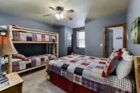ELITE Escape w/POOL&SplashPad  BackYard OASIS,  HotTub, Garage & Lake View - 4-Star