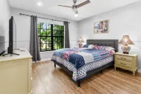 Dream Getaway Away in 6BR/4.5 Bath Oasis with Heated Pool, Steps from the Beach - 3 estrellas