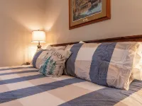 Ely Group Retreat 5 Bedrooms, 3 Bath, Huge Lawn โรงแรมในอีลี