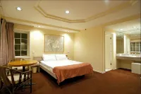Wilshire Crest Hotel Hotels near Miracle Mile