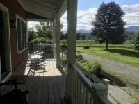 Quintessential Vermont  Farmhouse With Hot Tub, Fabulous Location & Views - 4-نجوم