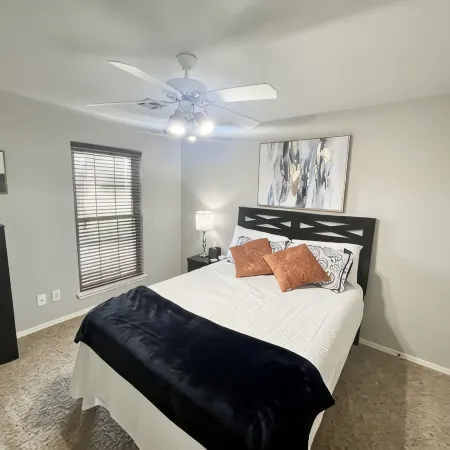Relaxing stay in Stillwater, OK! Enjoy and relax in in this spacious home.