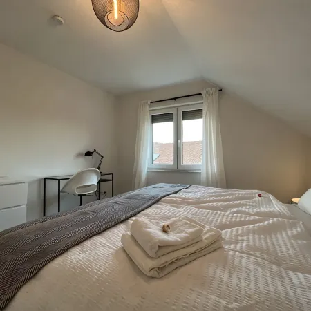 BlackNCozy - Design apartment with box-spring bed and balcony