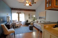 Unique Craftsman Style Loft Downtown Bloomington - Apartments