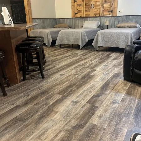 Cozy  studio style space with AC and WiFi on  beautiful Cottonwood Lake