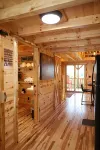 ParadisePeak Hummingbird Cabin with Indoor Jacuzzi in the Heart of Amish Country - Balkon