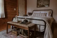 The Cabin At Hurdle Mills - Hot Tub & Fire Pit - Homestays