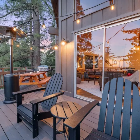 Cozy Treehouse with Lake View of Lake Arrowhead - 5 min from Village and Skypark