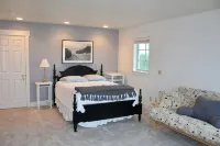 Beach Front, Cape Cod Coastal Story Book Home, 10 minutes from Westport - 4-Star