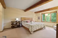 Cozy Chalet in Charming Front Royal with Stunning Views and Refinished Basement! - Chalets