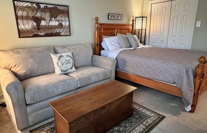 Steps to slopes at Bryce Resort! Family-sized condo with balcony and fireplace