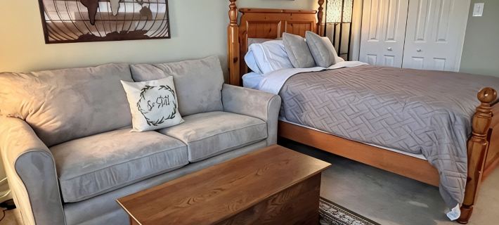 Steps to slopes at Bryce Resort! Family-sized condo with balcony and fireplace Hotels in Shenandoah County