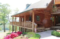 Luxury Lake Cabin by New River Trail w/ Dock/Canoes/Steam Room/Fireplaces... - 4-stjärniga