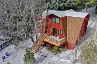 Hilltop 3-bedroom Retreat with Lake Views, AC, EV Charger at Lake Gregory - 3-Star