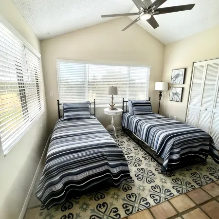 Beautiful Jupiter 3/2.5 + Loft Condo only steps from the beach on Carlin Park!