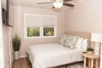Whole Home Rental on the Island-Perfect Location with Private Heated Pool! - 4 estrellas