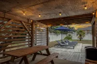 New Remodel! Walk to Beach. Private Heated Pool & Hot Tub. Fenced Yard. Dogs ok. - 3つ星