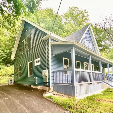 3 Bed / 1.5 Bath Townhome