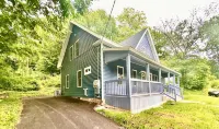 3 Bed / 1.5 Bath Townhome - 4つ星