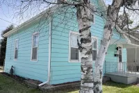 1 Block to the Beach! Firepit, 2 Bikes, Sleeps 5 - Homestays