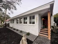 Beautiful, comfortable modern home, 1.5 blocks from the BEACH & Center Ave - 4-Star