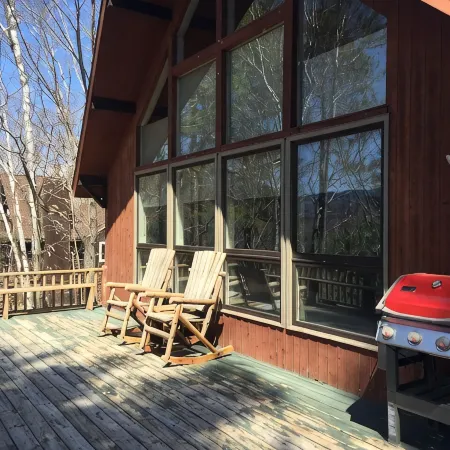 Fabulous Mountain View Chalet close to Everything in North Conway. Pet Friendly