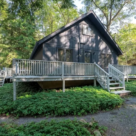 Cozy 2-bedroom cabin located in the heart of the Poconos!
