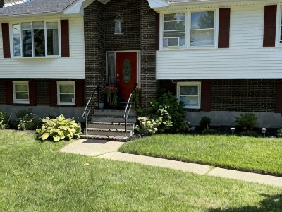 Beautiful and modern 3 Bedroom 2 full BR.