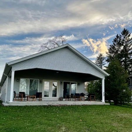 *New Listing* Cozy Lakefront Home - 10 Miles from Culver Academy