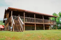 "Sweet Life" Log Cabin Creekside, Trout Fishing, Foosball, Hot Tub and Firepit - Chalets