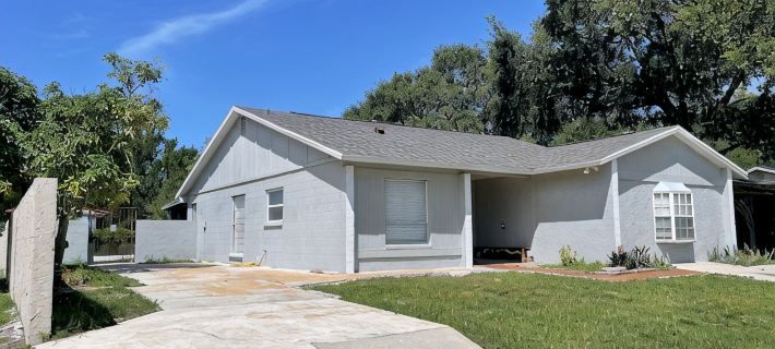 Newly Renovated 4 Bedroom Pool House Hotels in Brandon