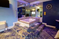 Inn of the Dove Romantic Luxury & Business Suites - Hot Tub