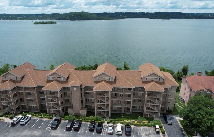 Simply Irresistible III Right on the Lake and Close to All the Action!!