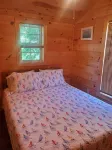 Beautiful Tiny Home log cabin on the lake - Perfect for a couples getaway! - シャレー