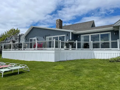 Beautiful updated house on Lake Michigan in the heart of downtown Baileys Harbor - 3 stelle