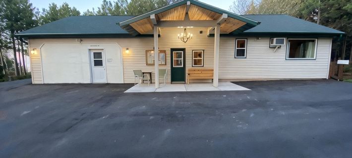 Peaceful Cottage on Lake Michigan Hotels in Manitowoc County
