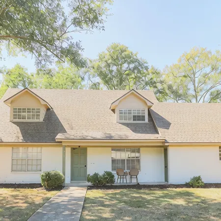 Less than 1 mile from downtown Fairhope!