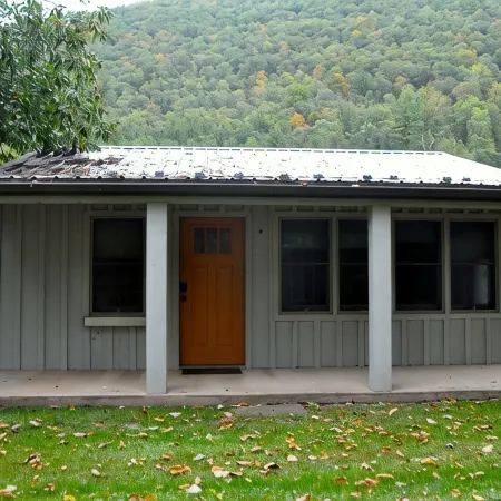 Cozy and relaxing, Modern Creekside, Trailside, Waterfront  Cottage, fiber Wifi