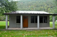 Cozy and relaxing, Modern Creekside, Trailside, Waterfront  Cottage, fiber Wifi - Country Houses
