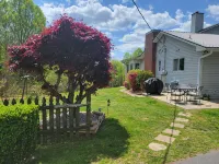 Farmhouse on Mountain Farm.  Come pet, feed, and play with many farm animals! - Gym