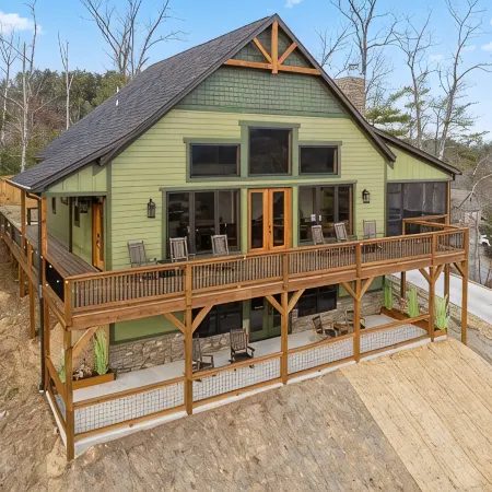 A Luxury Cabin with panoramic mountain views and 3 King Ensuites and Hot Tub!