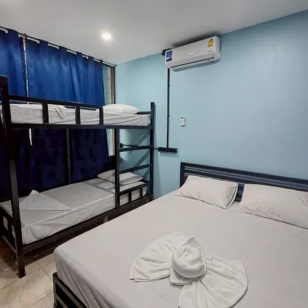 Dee-maak Hostel