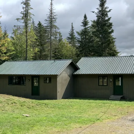 Rangeley Waterfront Retreat: 4 Bed, 2 Bath, Perfect for Families to Unwind