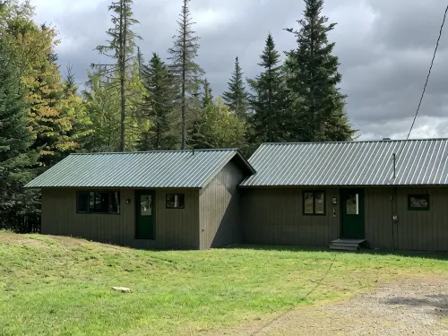 Rangeley Waterfront Retreat: 4 Bed, 2 Bath, Perfect for Families to Unwind - Chalets