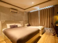 Lá Hotel Q10 Hotels near District 5