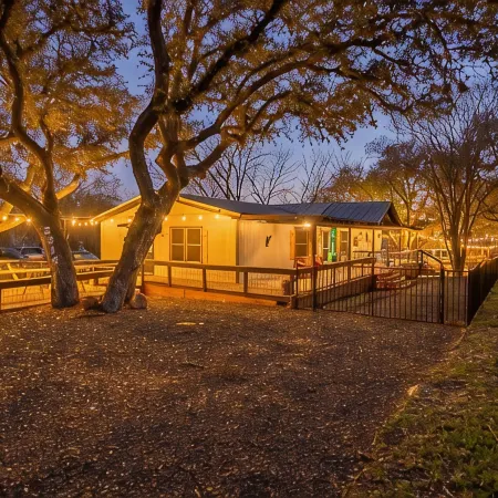 Luxury WATERFRONT home with HEATED POOL AND SPA Sleeps 28+