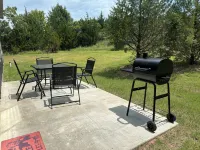 WhiteTail Cabin with Shuffleboard, Fireplace, WiFi, South of Norman - Homestays