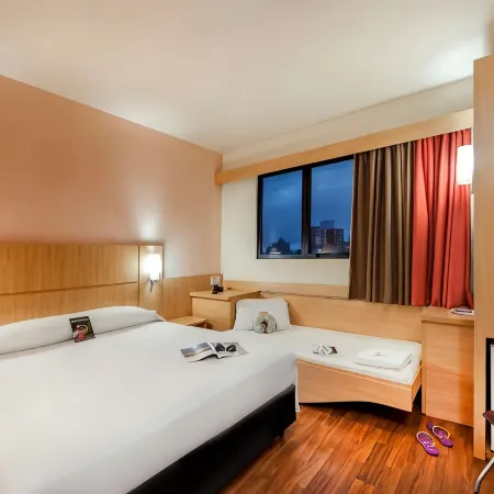 Ibis Curitiba Shopping