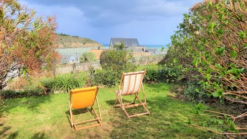 Waterfront with sea view! - Homestays