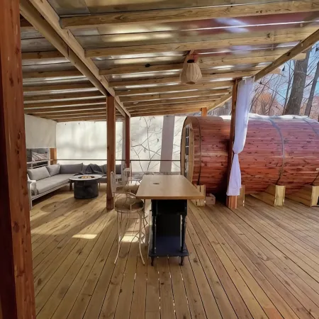 Family & Pet Friendly Treehouse with Amazing Views